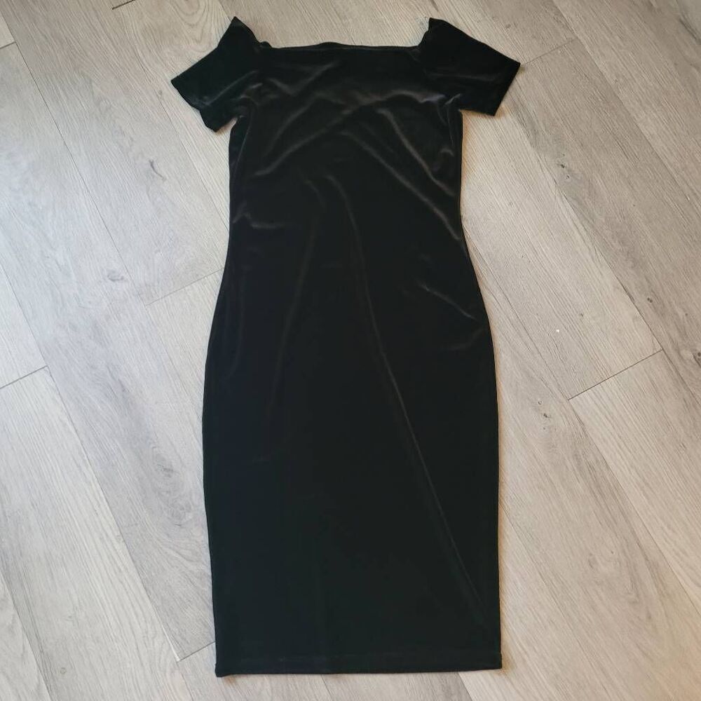Snap medium vintage 2000s midi length black velvet off the shoulder dress